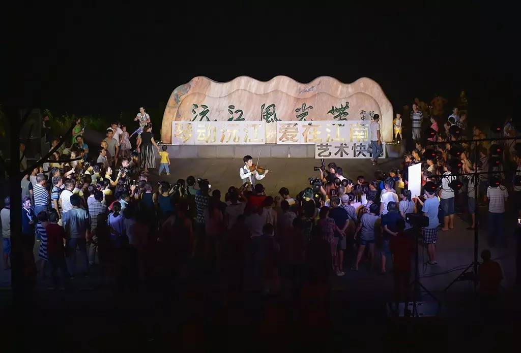 耳朵會懷孕，與藝術(shù)快閃的完美場遇