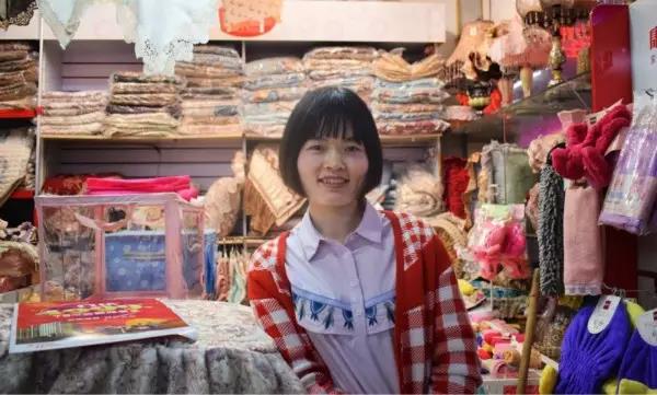 “就算現(xiàn)在橋南市場的經(jīng)濟一直在后退，可我覺得它是永遠(yuǎn)不會倒閉的。”｜講